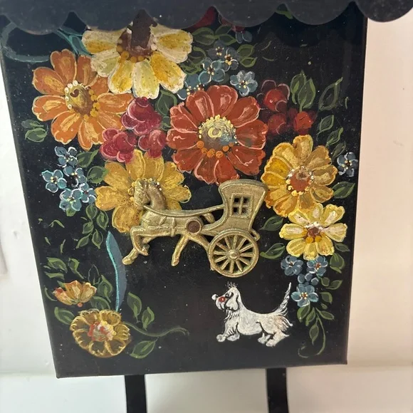 Beautiful Vintage Outside Metal Mailbox Hand Painted with horse and carriage - Picture 2 of 7